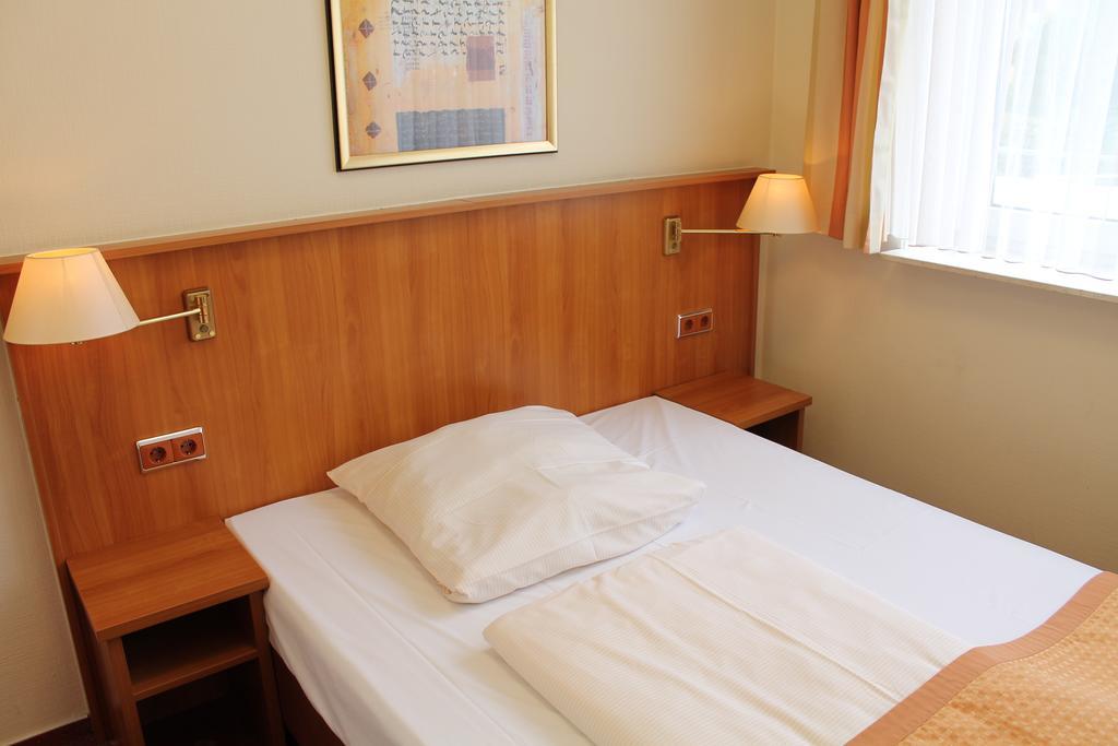 Traveller Hotel Lubeck Room photo